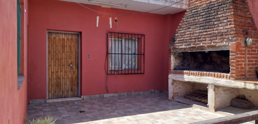 Casa más departamento en venta en Paraná en Calle Brasil