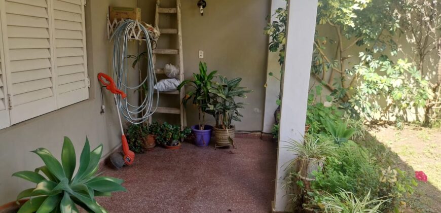 Hermosa casa en venta en calle Garrigó