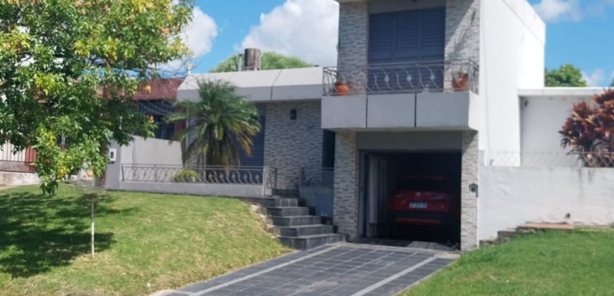 Hermosa casa en venta en calle Garrigó