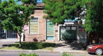 Casa a reciclar en venta en Bvard. Racedo y Av. de las Americas