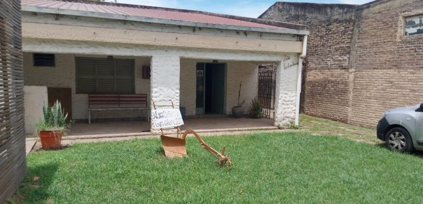 Casa con local en venta en San Benito