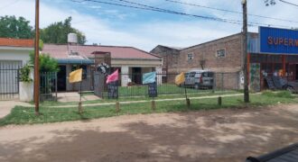Casa con local en venta en San Benito