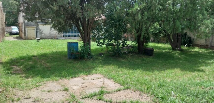 Casa con local en venta en San Benito