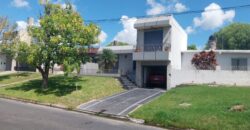 Hermosa casa en venta en calle Garrigó