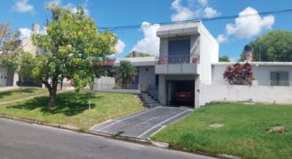 Hermosa casa en venta en calle Garrigó