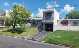 Hermosa casa en venta en calle Garrigó
