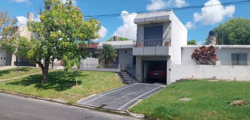 Hermosa casa en venta en calle Garrigó